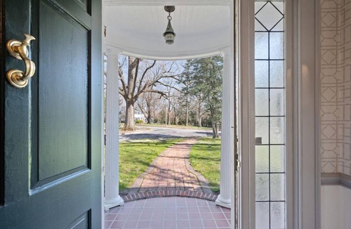 Salisbury House | Entire home. Historic, dog-friendly Colonial