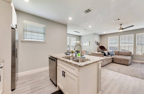 Central Arlington House | Entire home in Arlington, Texas -Walking distance to Cowboys and Rangers stadium