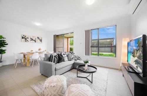 Austral Villa | Entire home in Austral, Australia