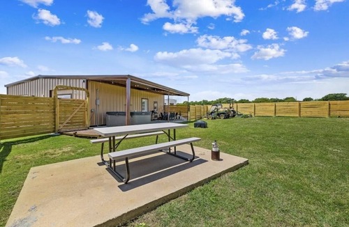 Bowie Cabin | Entire Home in Bowie, Texas just across the lake Amon Carter.