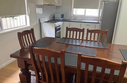 Hay House | Entire home in Hay, Australian