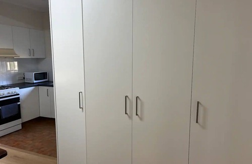 Hay House | Entire home in Hay, Australian