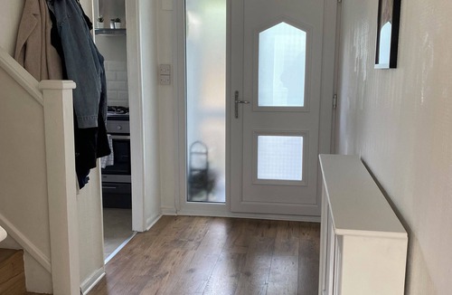 Lee House | Entire Home in London