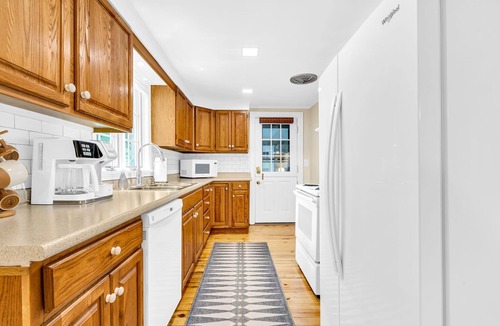 Southern Coast House | Entire Home in Sunny Saco + Gym