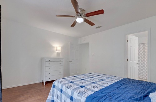 Taylor House | Entire home in Taylor, just minutes from the new Samsung plant.
