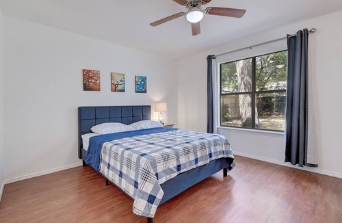 Taylor House | Entire home in Taylor, just minutes from the new Samsung plant.