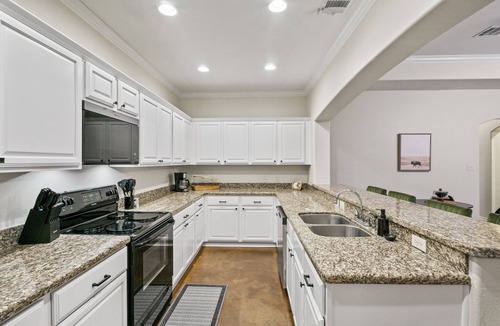 Wellborn House | Entire home in College Station, TX great for games days, or Getaways.