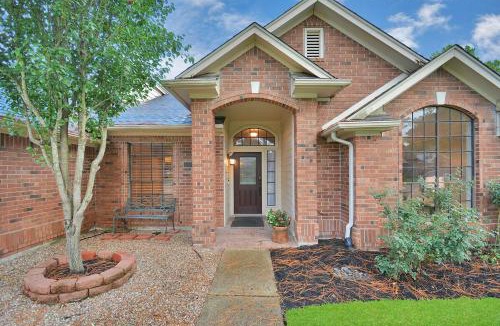 Clear Lake Villa | Entire Home Minutes From NASA, with Pool