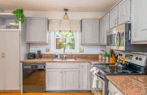 Sherrill House | Entire Home Sleeps 6 Near Turning Stone Casino