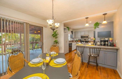 Sherrill House | Entire Home Sleeps 6 Near Turning Stone Casino