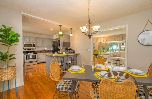 Sherrill House | Entire Home Sleeps 6 Near Turning Stone Casino