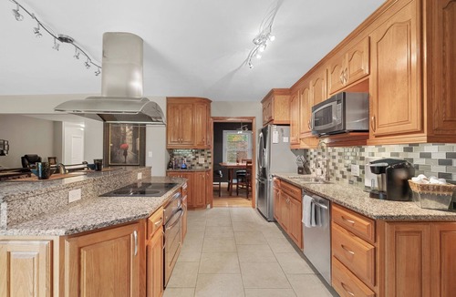 Ballwin House | Entire Home/STL Co-Sleeps 6