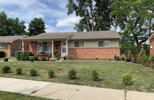Dearborn House | Entire home, strategic location, everything within reach. Off i94 & Southfield.