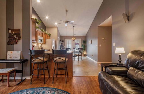 Jeffersonville House | Entire Home with Indoor Spa & Pool