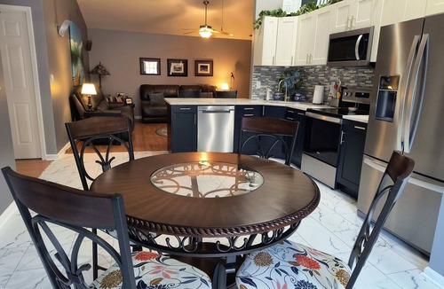 Jeffersonville House | Entire Home with Indoor Spa & Pool