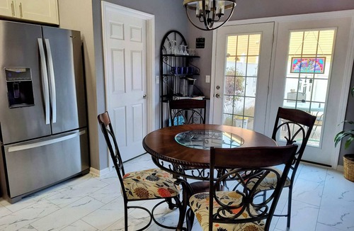 Jeffersonville House | Entire Home with Indoor Spa & Pool