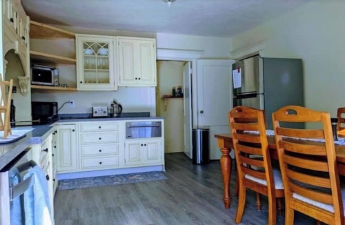 Rumney Apartment | Entire house: 5 bedrooms, 5.5 bathroms