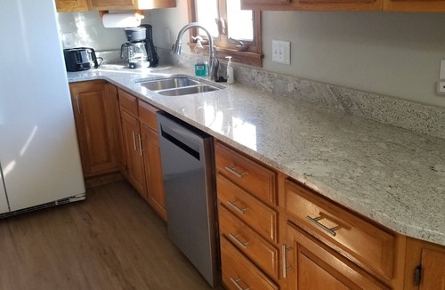 Dubuque House | Entire house. Bonus Game Rm. Lg yard w/firepit/driveway/garage.