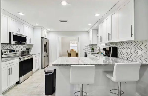 Seffner Community Alliance House | Entire House close to everything.