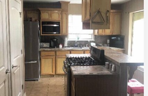 Bonanza House | Entire house , close to Mall, restaurants 4 bedrooms and 3 full baths