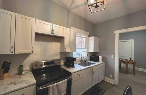 Windsor Park House | Entire House In Downtown Indy!