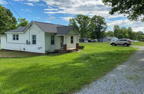 Lynchburg Cottage | Entire House located 2 miles from Liberty University Campus. Farm setting.