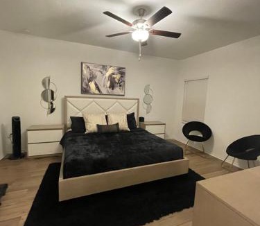 Del Valle House | Entire house near airport & COTA