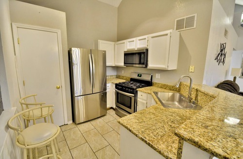 Biggs Field House | Entire house Near Montwood Zaragoza