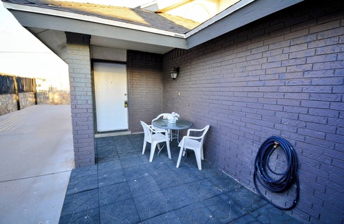 Biggs Field House | Entire house Near Montwood Zaragoza