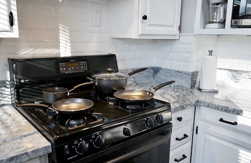 Amherst House | Entire house Near UB & Niagara Falls, fire-pit