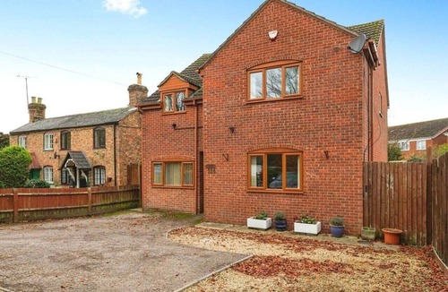 Quedgeley House | Entire House Quedgeley, Gloucester