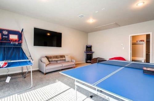 Lubbock House | Entire House~ Spacious~ Prime Location~ Backyard