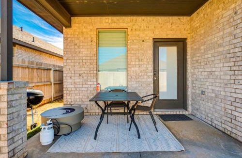 Lubbock House | Entire House~ Spacious~ Prime Location~ Backyard