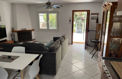 La Zenia House | Entire House - Walk to beach, bars and restaurants!