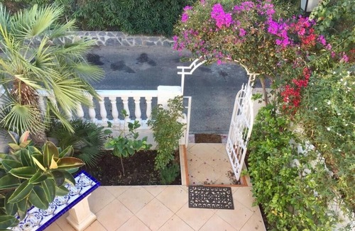 La Zenia House | Entire House - Walk to beach, bars and restaurants!