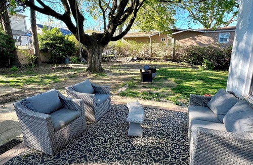 Southeast Yonkers House | Entire house with Hot Tub 25 Mins to Manhattan