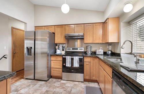 Kent House | Entire Kent/Renton Home with Two Master Suites