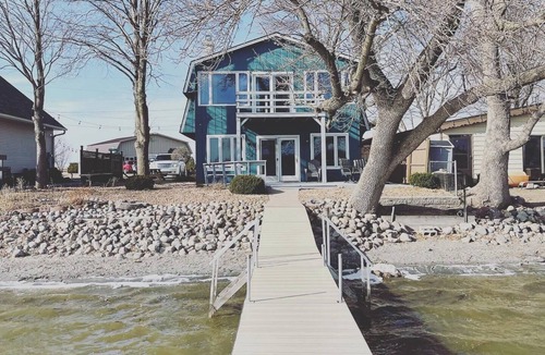 Calhoun County House | ENTIRE LAKE FRONT HOME - 4 BED/3 BATH