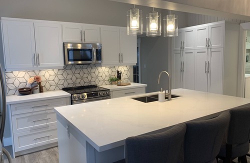 Scugog Cottage | Entire Lakefront Cottage + BoathousenCozy & Peaceful with Stunning Views