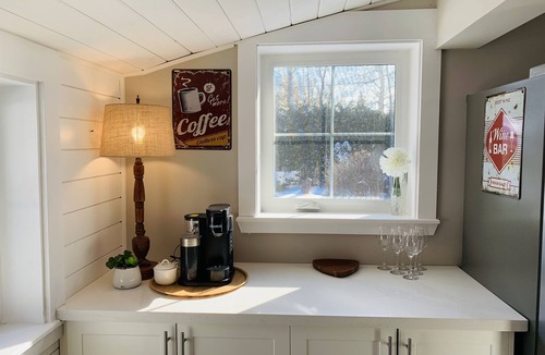 Scugog Cottage | Entire Lakefront Cottage + BoathousenCozy & Peaceful with Stunning Views