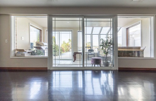 Bryn Mawr-Skyway House | ENTIRE LAKEFRONT HOME