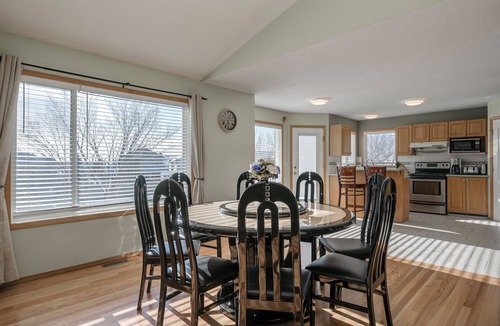 Country Hills House | Entire large house! 8 bedrooms & 4Baths! Close to airport!