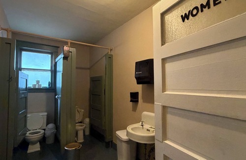 Steelville Cabin | Entire Lodge, 50 rooms, Dinner and Breakfast included, Steelville, MO
