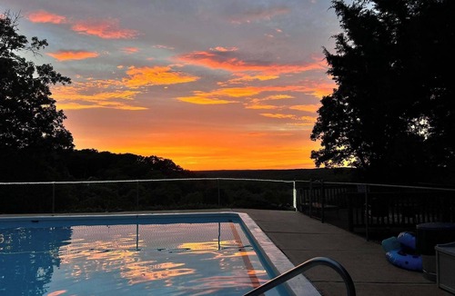 Steelville Cabin | Entire Lodge, 50 rooms, Dinner and Breakfast included, Steelville, MO