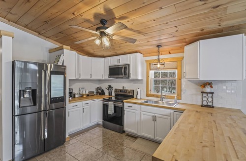 Lake Luzerne House | Entire Main House w/Hot Tub | Separate from Basement Apt | No Shared Spaces