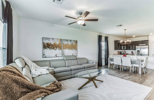 Del Valle House | Entire modern home, 4BR/2.5B, Near Airport & COTA