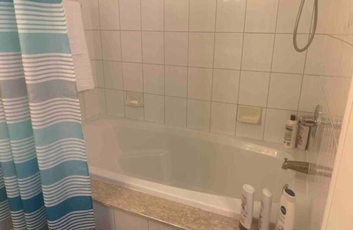Brampton Apartment | entire place, Ground level walkout Basement