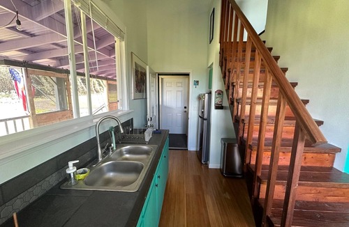 Fern Acres House | Entire Place & King Sized Bed