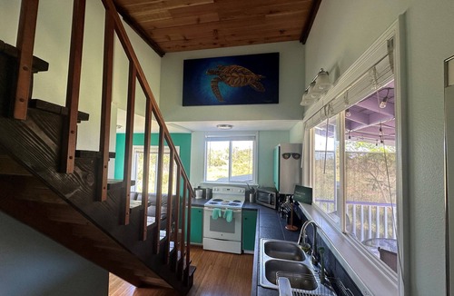 Fern Acres House | Entire Place & King Sized Bed