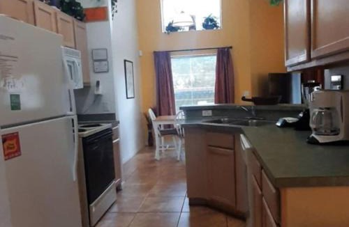 Lake Berkley House | Entire Pool Home Near Disney Resort Amenities